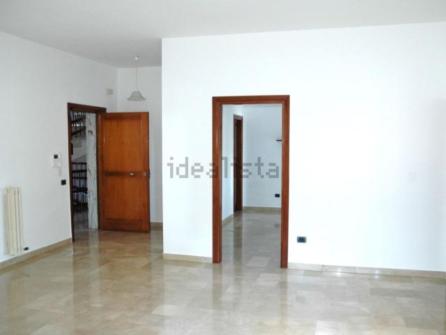 Appartamento in vendita di 142 m² in Via Roma, 102