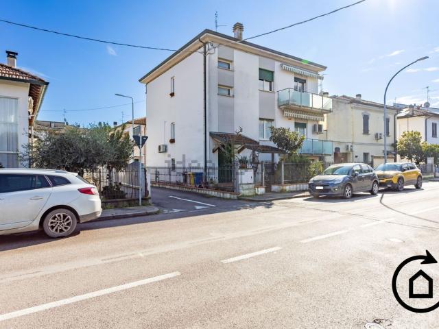 Appartamento in vendita di 142 m² in Via Zampeschi, 40