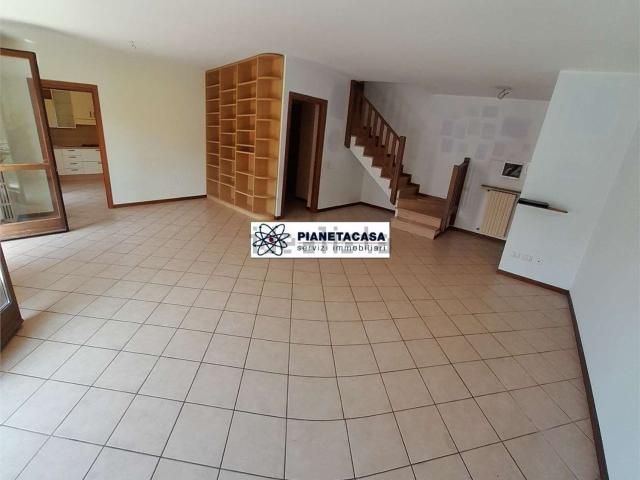 Appartamento in vendita di 142 m² in Viale Trieste, 12