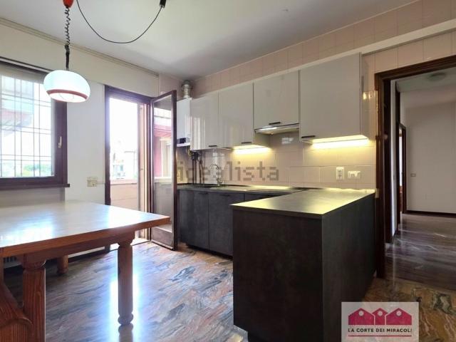 Appartamento in vendita di 142 m² in Viale Ambrogio Fusinieri