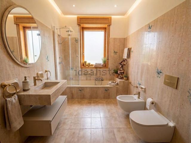 Appartamento in vendita di 142 m² in Corso Cesare Vergine, 17