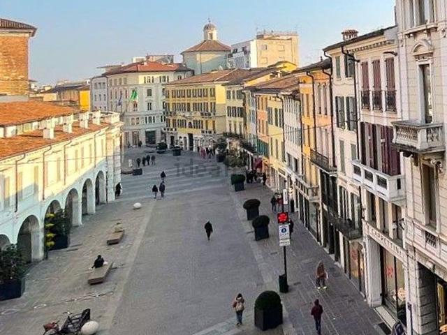 Appartamento in vendita di 142 m² in Corso Giuseppe Zanardelli