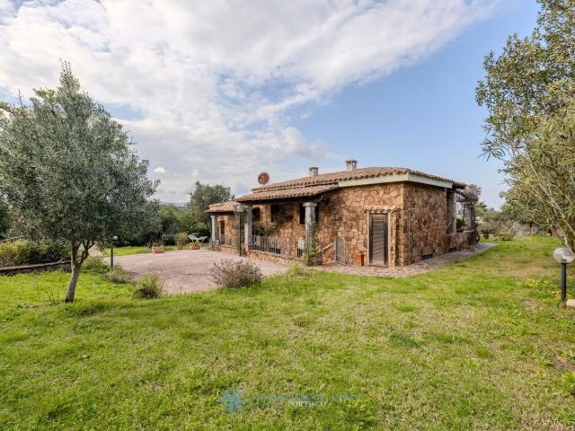 Appartamento in vendita di 142 m² in Località Lu Miriacheddu