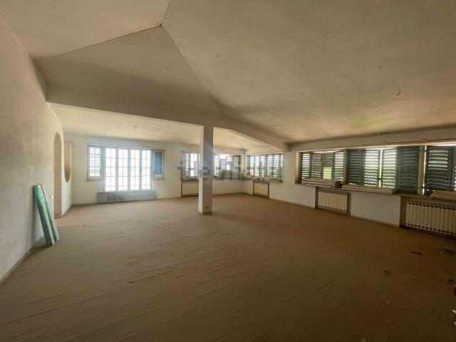 Appartamento in vendita di 143 m² in Via Camellara
