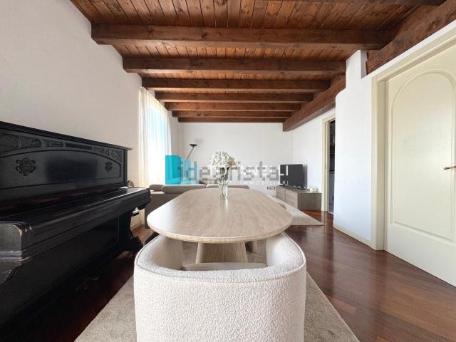 Appartamento in vendita di 143 m² in Via Chiusure, 327