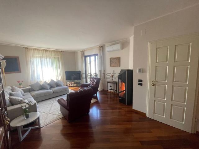 Appartamento in vendita di 143 m² in Via Chiusa, 9