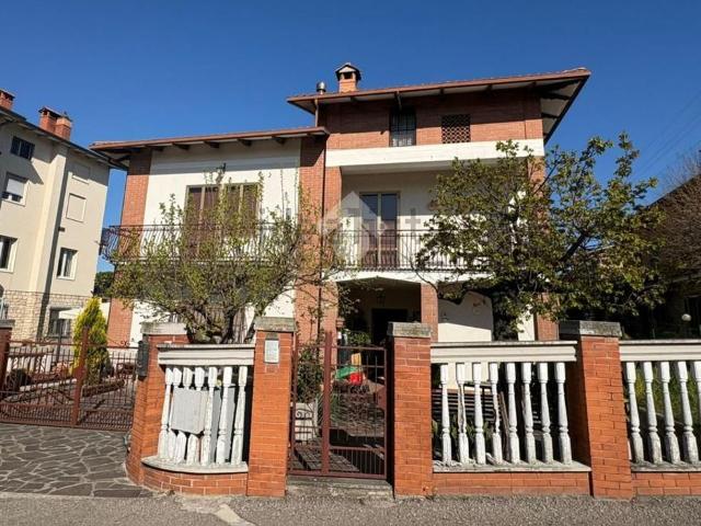 Appartamento in vendita di 143 m² in Via Giuliana, 12