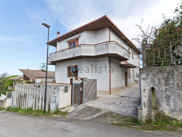 Appartamento in vendita di 143 m² in Via Giuseppe Toppeta, 25