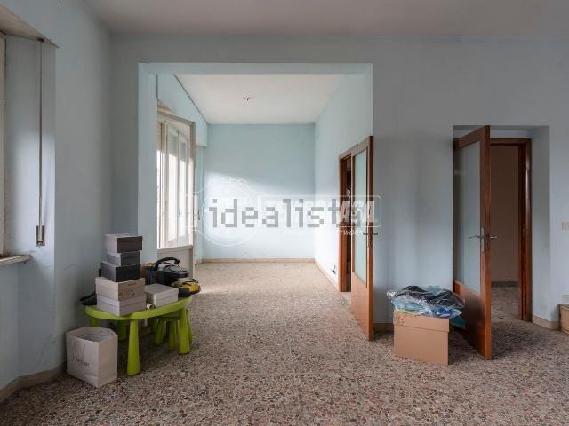 Appartamento in vendita di 143 m² in Via Giacomo Leopardi