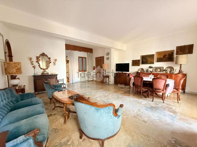 Appartamento in vendita di 143 m² in Via della Pineta Sacchetti, 438