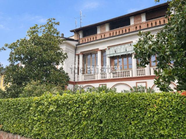 Appartamento in vendita di 143 m² in Via Ferragutti