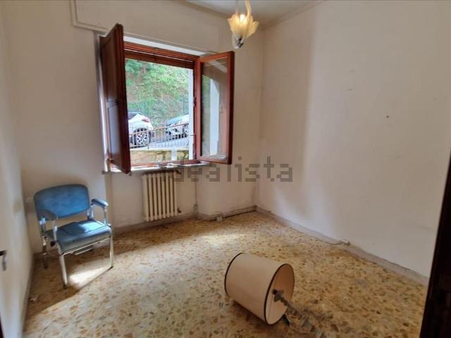 Appartamento in vendita di 143 m² in Via Fratelli Bimbi, 53100