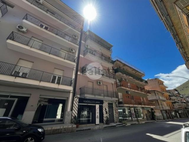 Appartamento in vendita di 143 m² in Via John Kennedy, 58