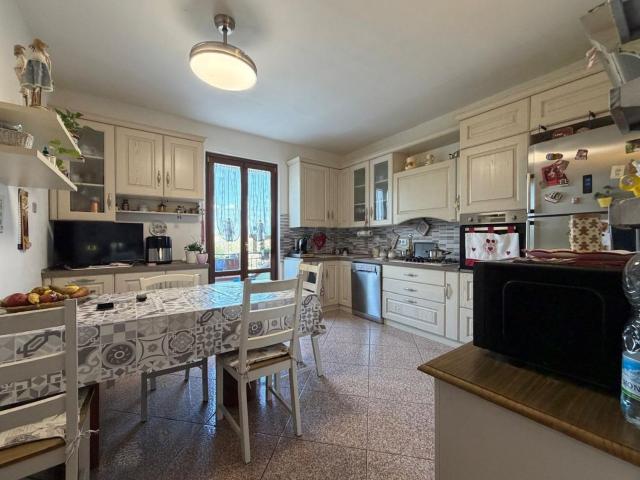 Appartamento in vendita di 143 m² in Via Mozza per le Risaie