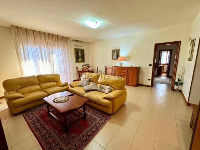 Appartamento in vendita di 143 m² in Via Matteo Tosi