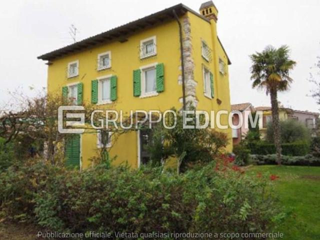 Appartamento in vendita di 143 m² in Via Paiari