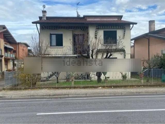 Appartamento in vendita di 143 m² in Via Roma