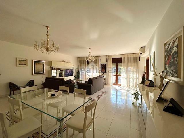 Appartamento in vendita di 143 m² in Via Romualdo Montagna