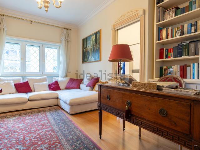 Appartamento in vendita di 143 m² in Viale del Poggio Fiorito