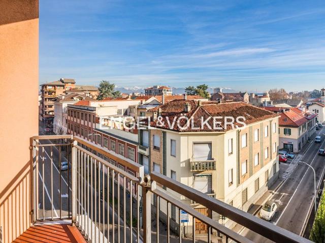 Appartamento in vendita di 143 m² in Corso Giacomo Matteotti, 43