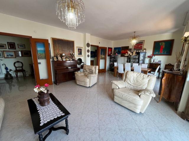 Appartamento in vendita di 144 m² in Via Casetta, 1