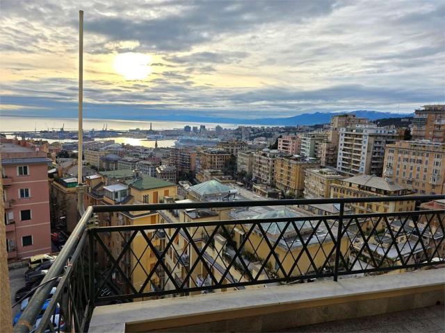 Appartamento in vendita di 144 m² in Via Acquarone
