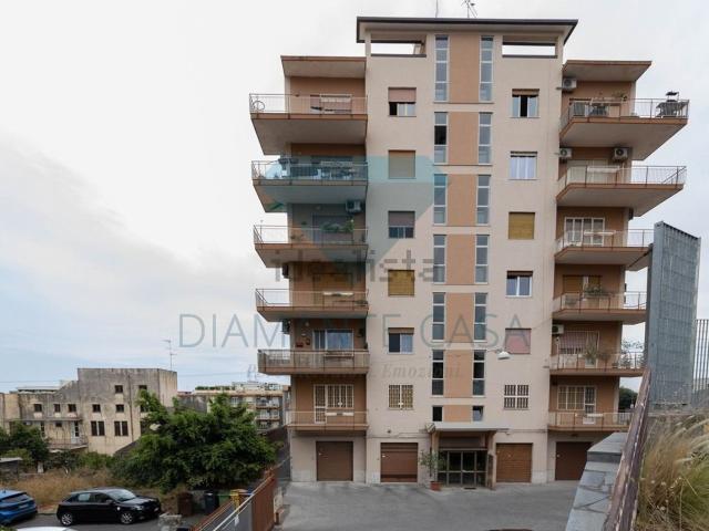 Appartamento in vendita di 144 m² in Via Ardizzone Gioeni, 35