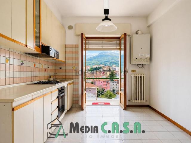 Appartamento in vendita di 144 m² in Via Gianni Torsellini