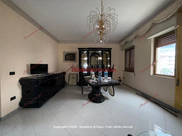 Appartamento in vendita di 144 m² in Via Giovanni Pascoli, 5