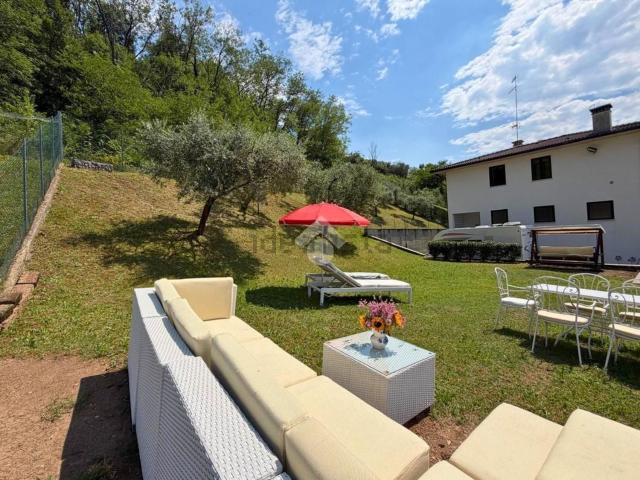 Appartamento in vendita di 144 m² in Via Dante Alighieri