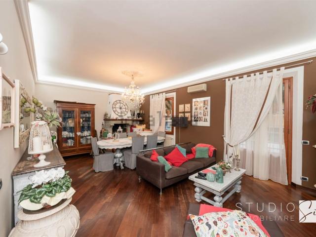 Appartamento in vendita di 144 m² in Via del Pantano