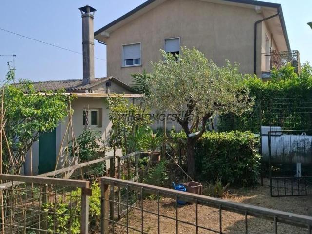 Appartamento in vendita di 144 m² in Via delle Giunchiglie