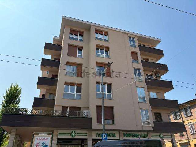 Appartamento in vendita di 144 m² in Via Emilia Levante, 29