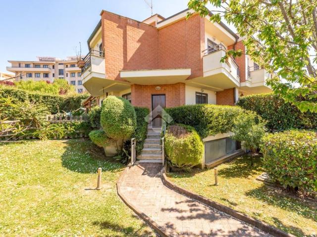Appartamento in vendita di 144 m² in Via Franco Caprioli, 1