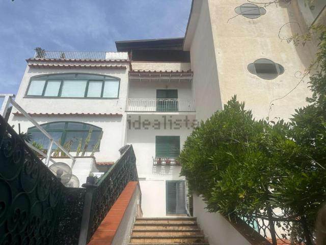 Appartamento in vendita di 144 m² in Via Osservatorio