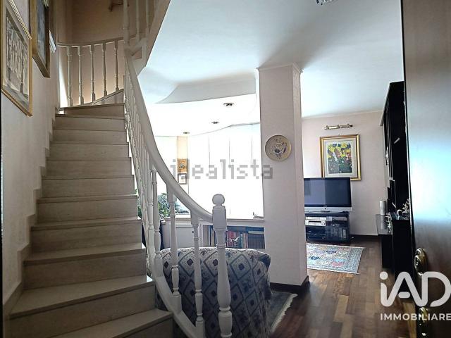 Appartamento in vendita di 144 m² in Via Paolo Buzzi, 61