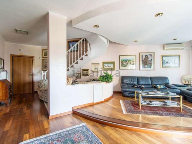 Appartamento in vendita di 144 m² in Via Paolo Buzzi