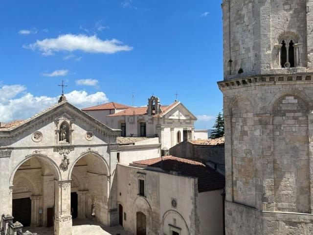 Appartamento in vendita di 144 m² in Via Reale Basilica, 94