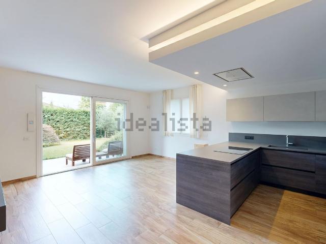Appartamento in vendita di 144 m² in Via Vincenzo Vela, 35