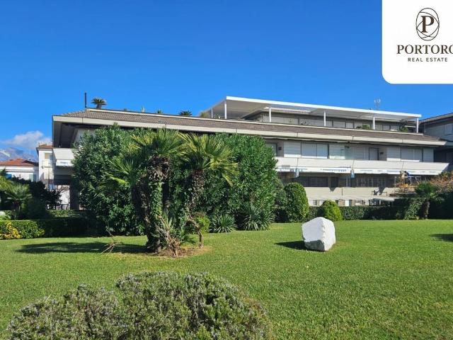 Appartamento in vendita di 144 m² in Viale Ammiraglio Morin, 8