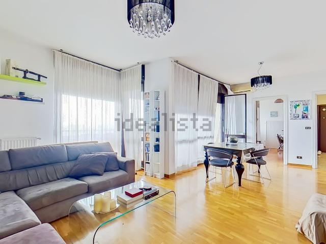 Appartamento in vendita di 144 m² in Viale Cesare Pavese, 147