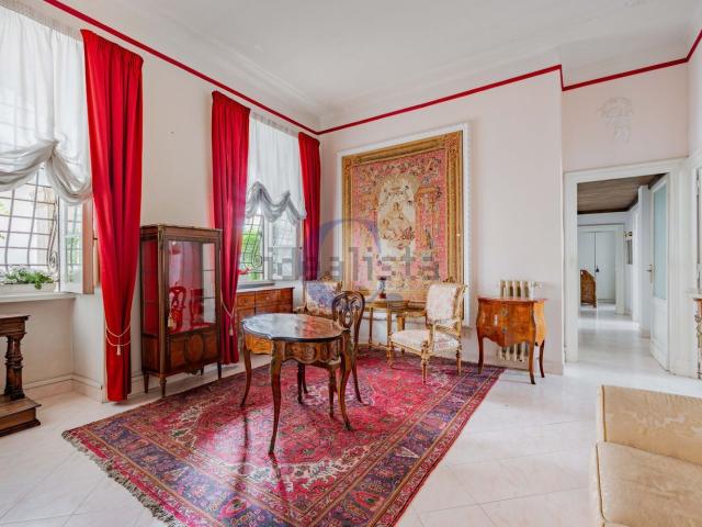 Appartamento in vendita di 144 m² in Viale Regina Margherita, 169