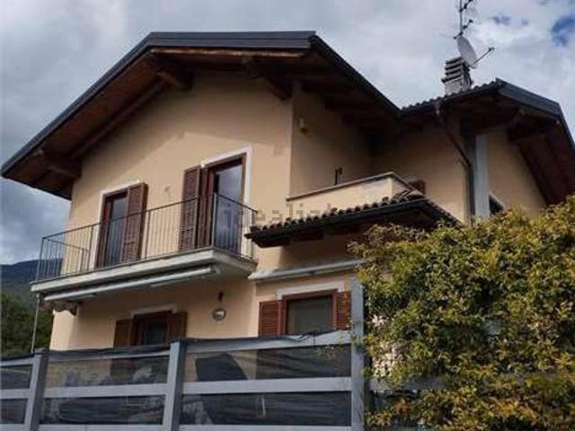 Appartamento in vendita di 144 m² in Corso Battaglione Aosta