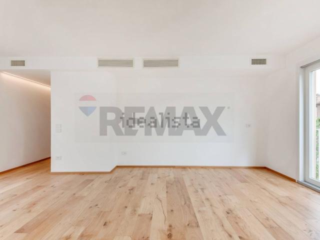 Appartamento in vendita di 145 m² in Via L. C. Farini, 291