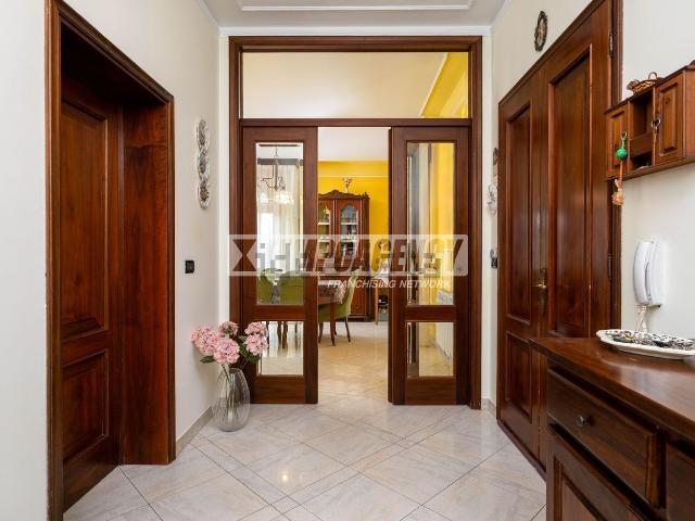 Appartamento in vendita di 145 m² in Viale L. Spallanzani, 18