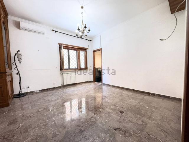 Appartamento in vendita di 145 m² in Via Corsica