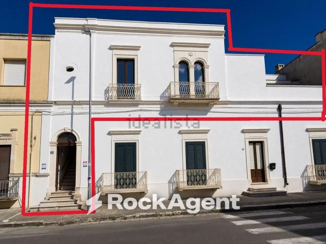 Appartamento in vendita di 145 m² in Via Cavour, 112