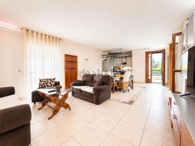 Appartamento in vendita di 145 m² in Via Cantatore, 32