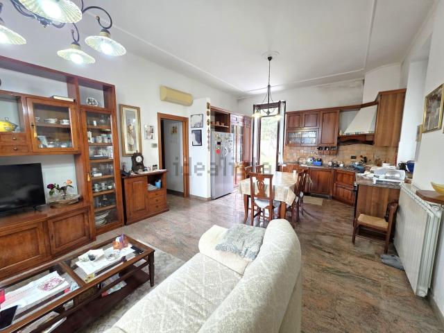 Appartamento in vendita di 145 m² in Via Carlo Cattaneo