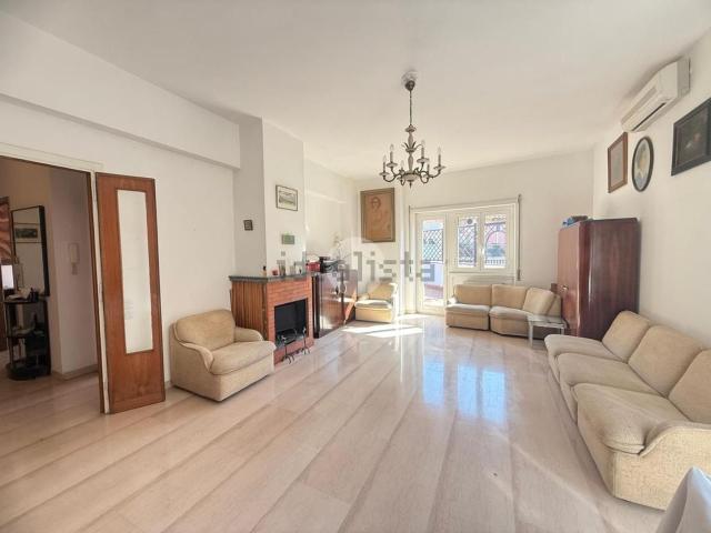 Appartamento in vendita di 145 m² in Via Carlo Dossi, 87